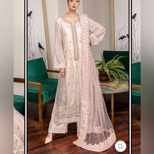 Brand new designer Sila by Sumaira Aurangzeb Small Medium suit womens girls